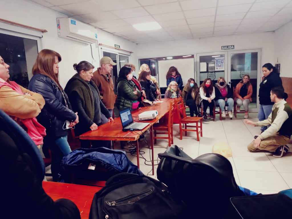 Capacitaciones a los vecinos sobre reanimación cardiopulmonar