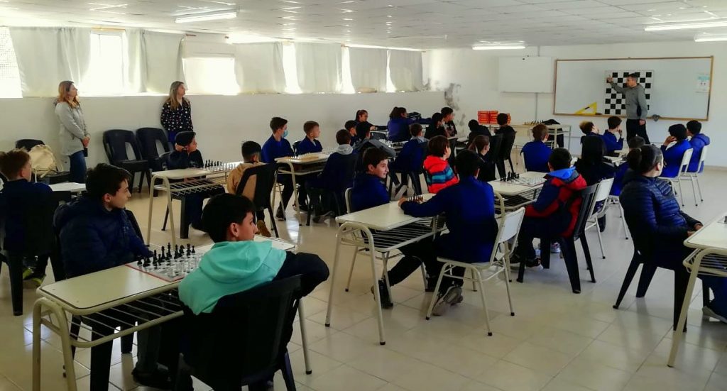 El Ajedrez Social comienza a sumar también a alumnos de nivel secundario