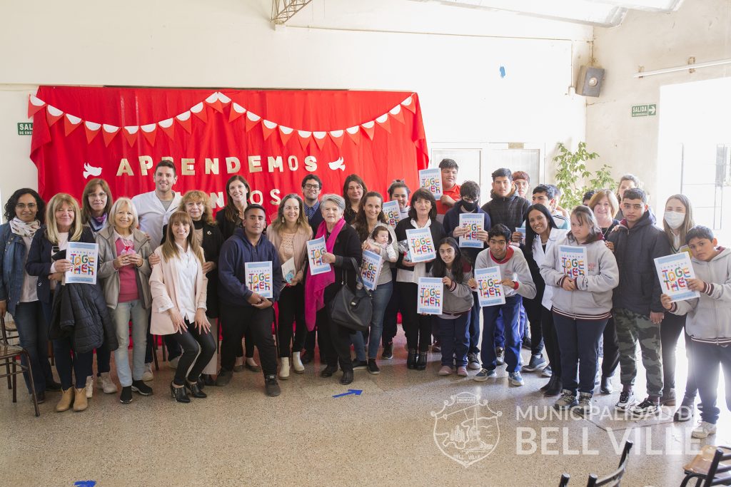 Presentaron un libro en trabajo conjunto entre el Inst. Montessori y la Univ. de V. María