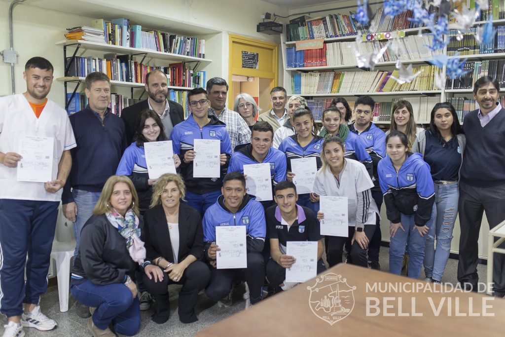 Se entregaron carnet de Manipulación de Alimentos a estudiantes del IPET Nº 87