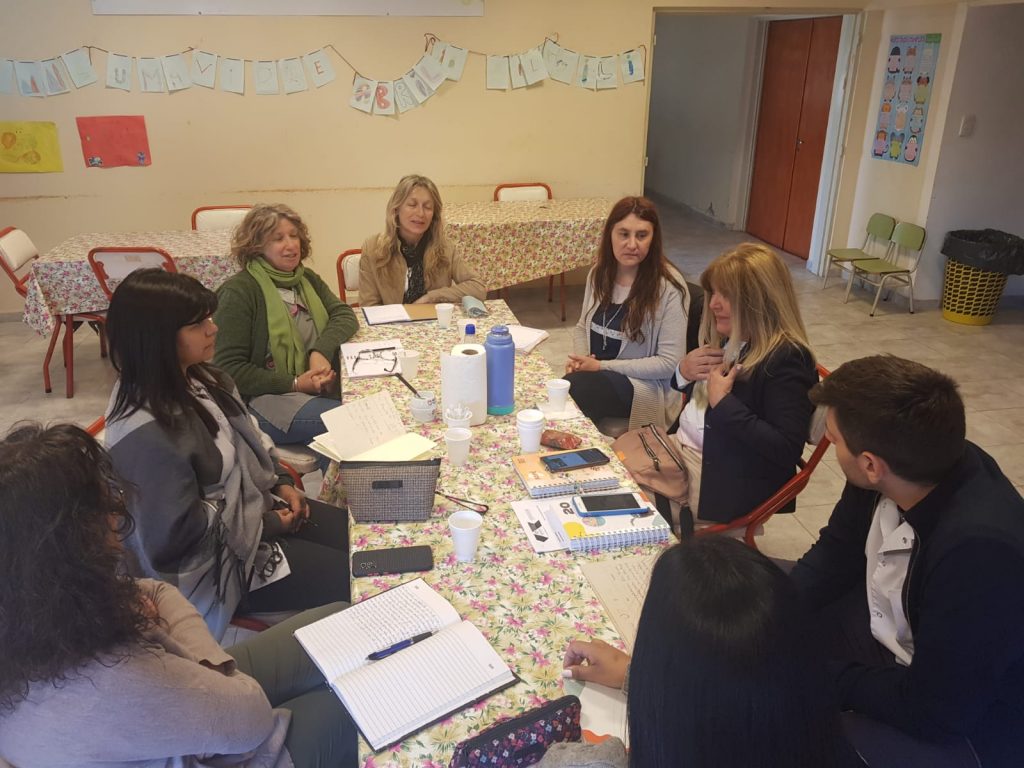 Mesa socioeducativa: Acompañante terapéutico, inclusión y deserción escolar