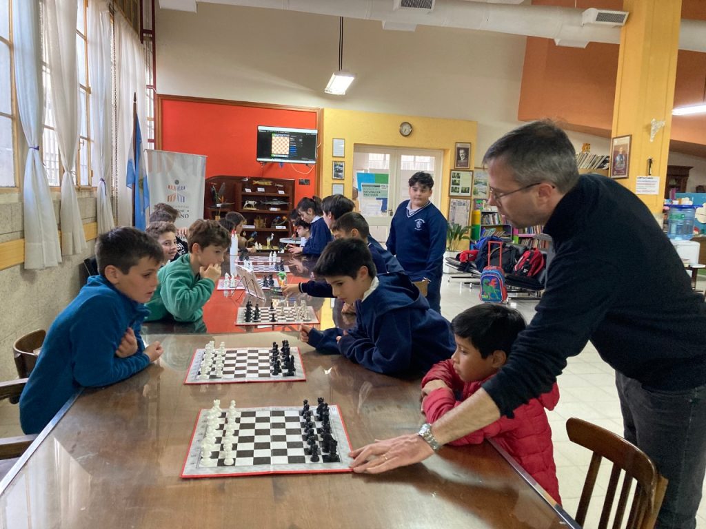 En la Biblioteca Popular Ramón J. Cárcano, se movieron las piezas del Ajedrez Social