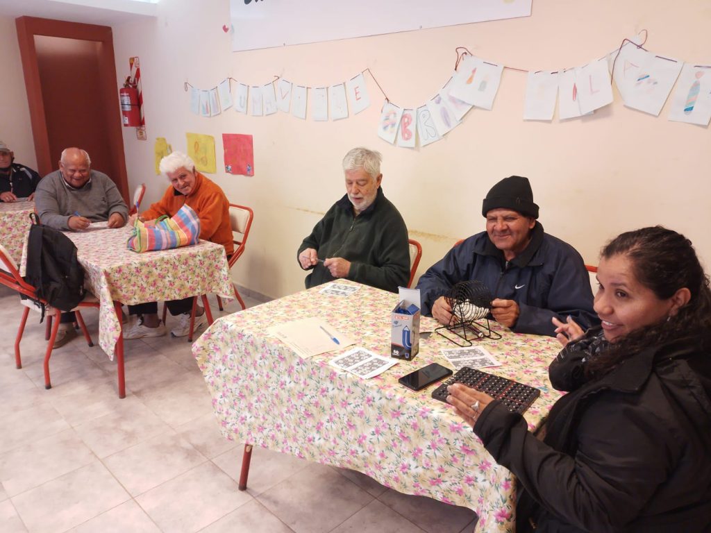 Actividades recreativas para adultos mayores en el Hogar de Día “Renacer a la Vida”