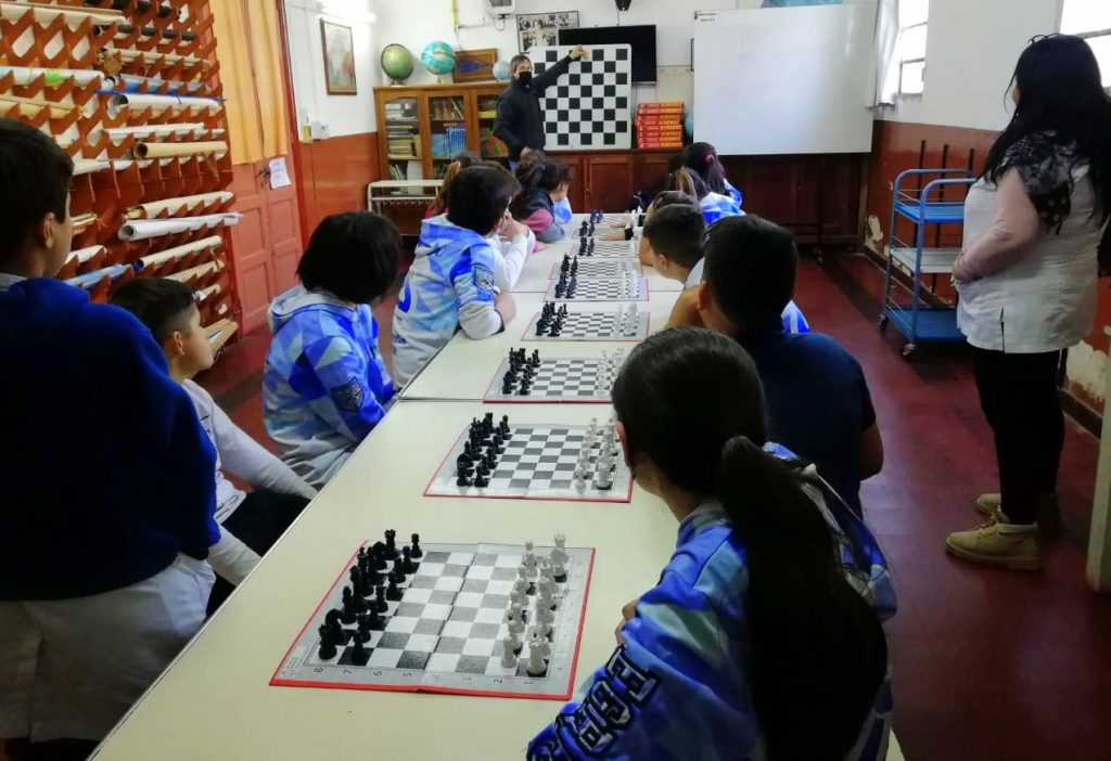 El programa municipal de Ajedrez Social tiene sus seguidores en la Escuela Ameghino