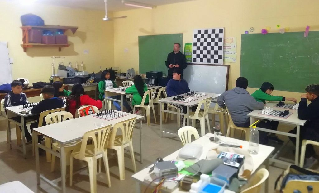 El programa municipal Ajedrez Social desarrolla actividades en las escuelas