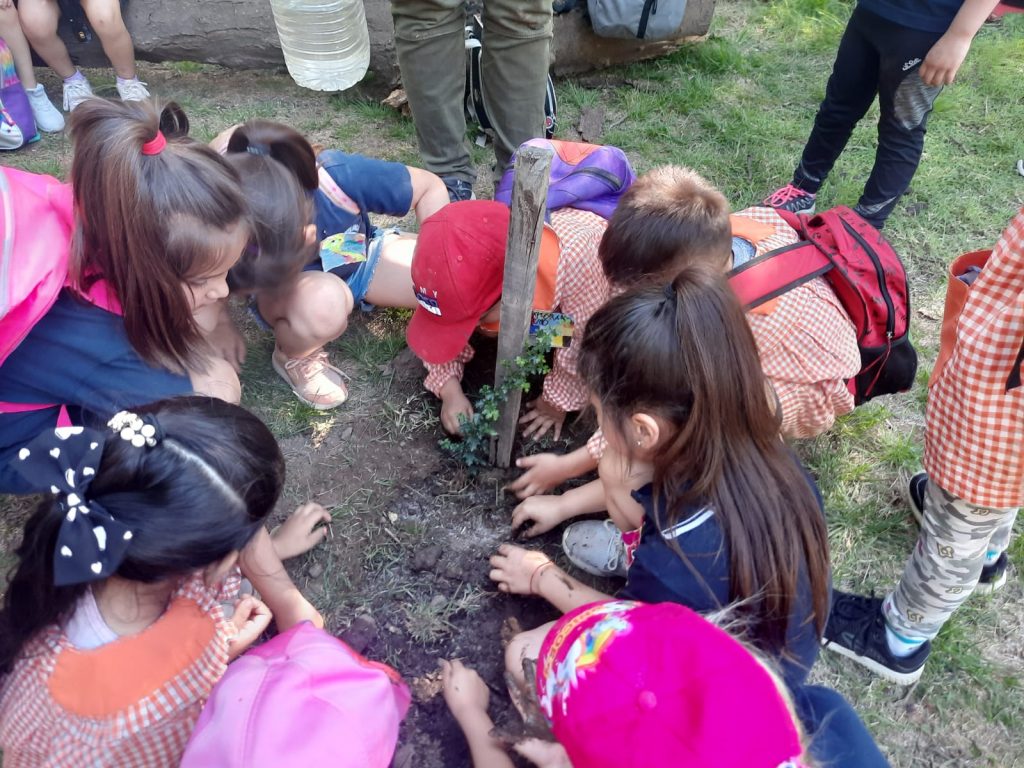 Los jardineritos Ponciano Vivanco se maravillaron con el trabajo de la naturaleza en el Parque Tau