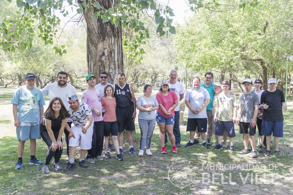 Los participantes de las Actividades Físicas Adaptadas cerraron el año con un picnic