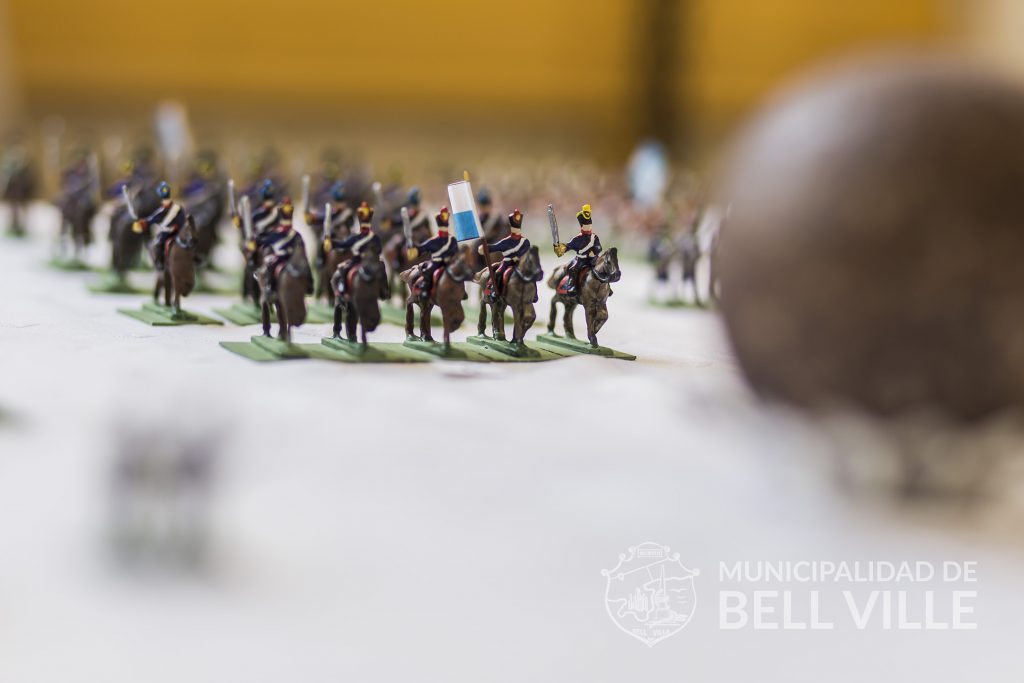 Novedosa disertación y exposición de muestras en miniatura en la Biblioteca Cárcano