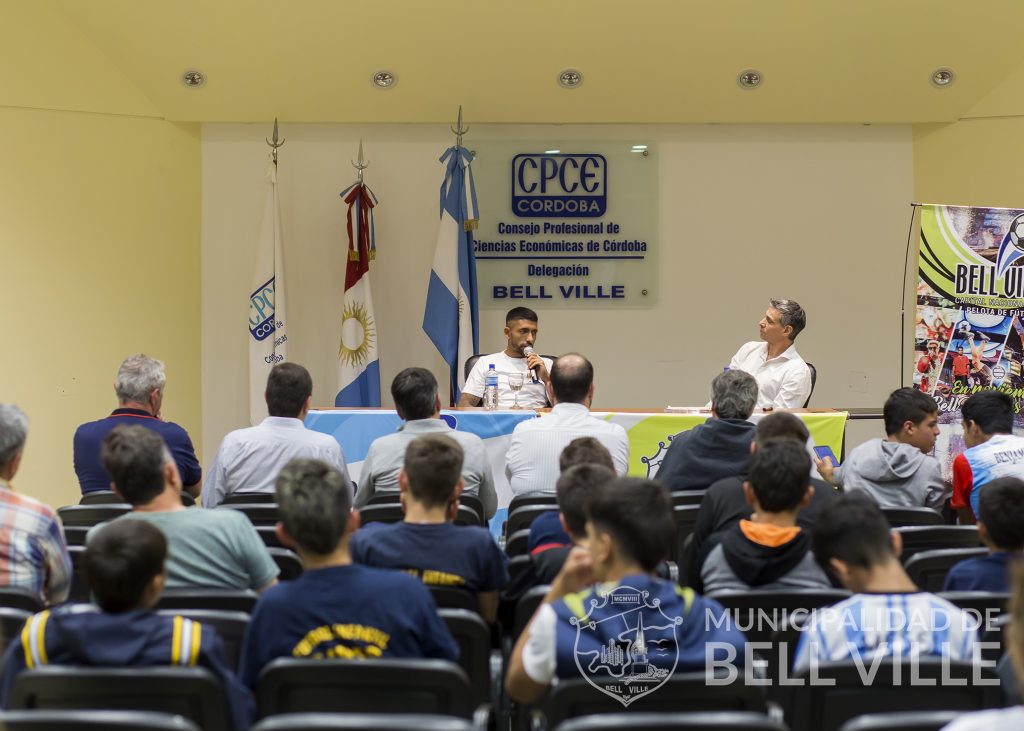 Matías García inauguró el ciclo de charlas de la Fiesta Nacional de la Pelota de Fútbol