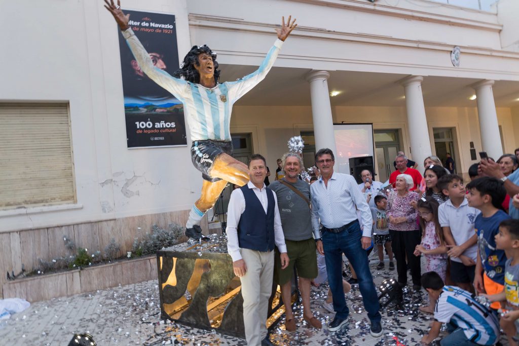 Mario Alberto Kempes ya tiene su imagen que se mostrará en distintos espacios públicos