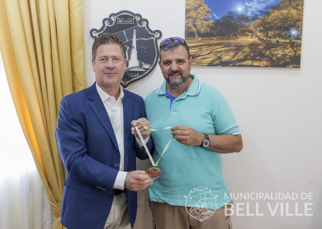 Fútbol Infantil de Canal 12 distinguió al intendente por la delegación bellvillense que actuó en el torneo