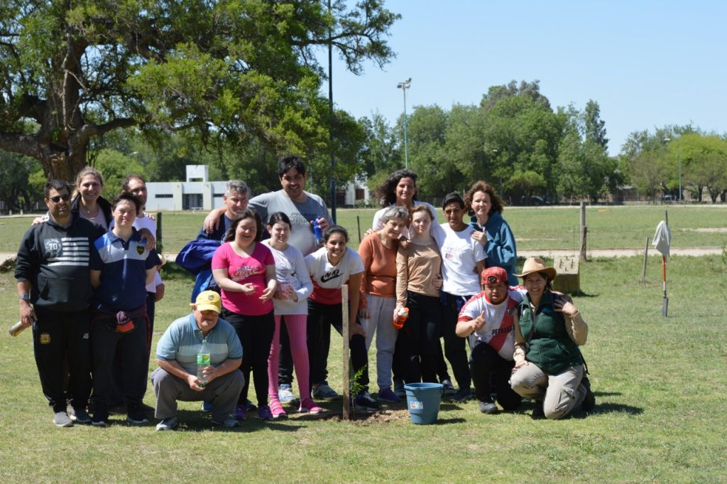 Los Núcleos Barriales Culturales se sumaron a la reforestación de la Reserva Parque Tau