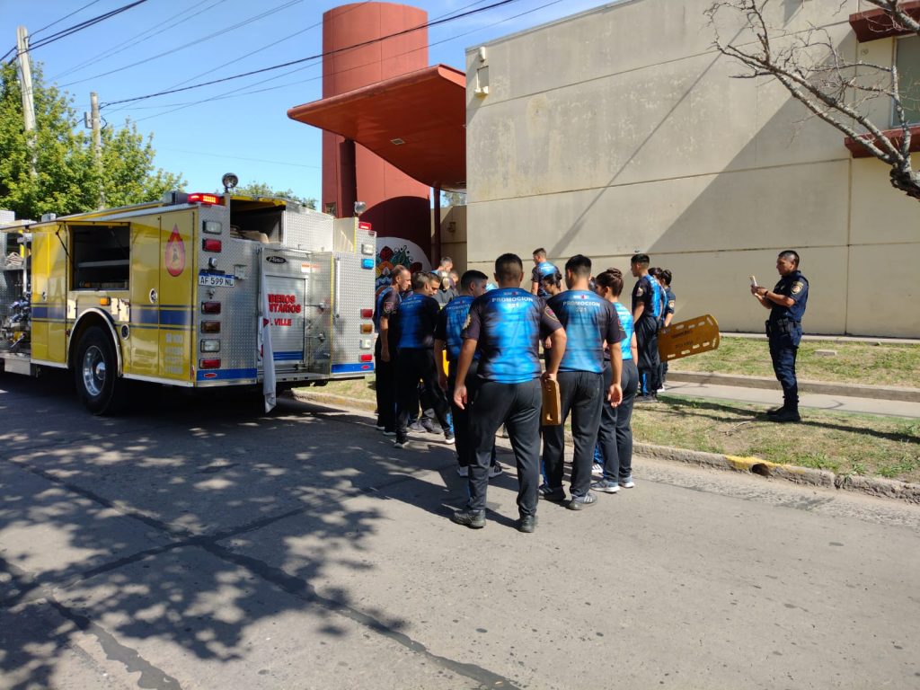 Agentes municipales y aspirantes a Policía participaron de un simulacro de evacuación