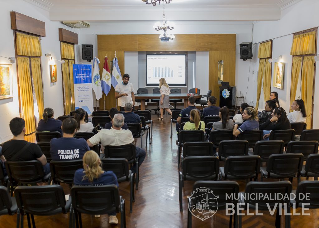 Agentes municipales de Tránsito son capacitados en control y fiscalización vial