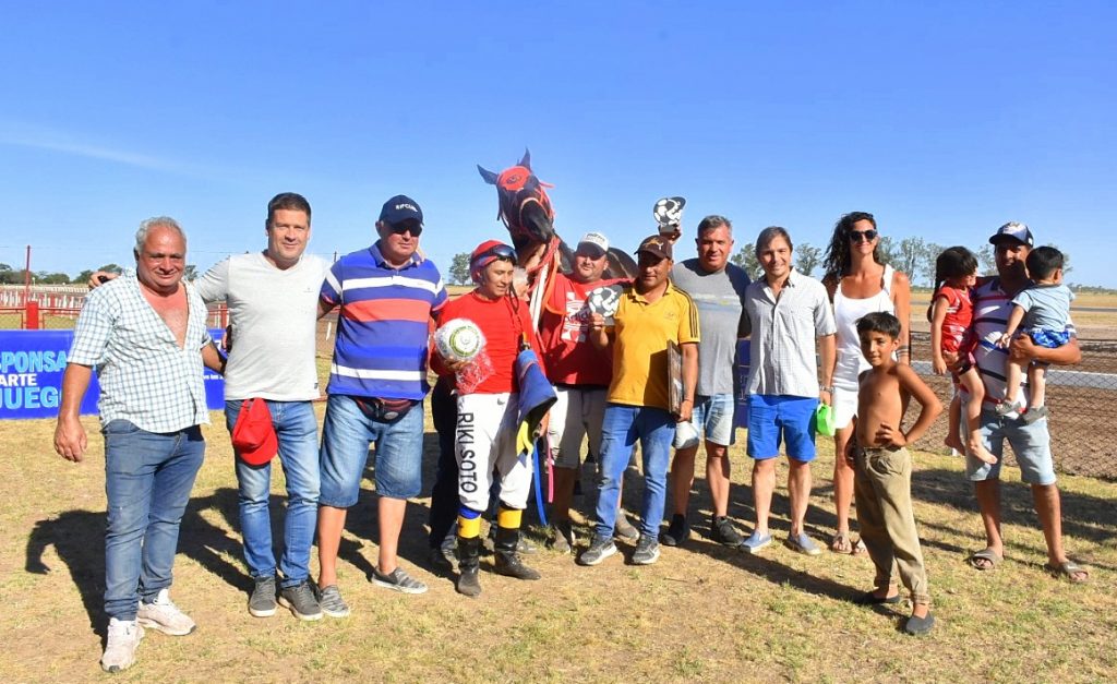 El Jockey Club se asoció a la Fiesta de la Pelota de Fútbol con una gran reunión hípica