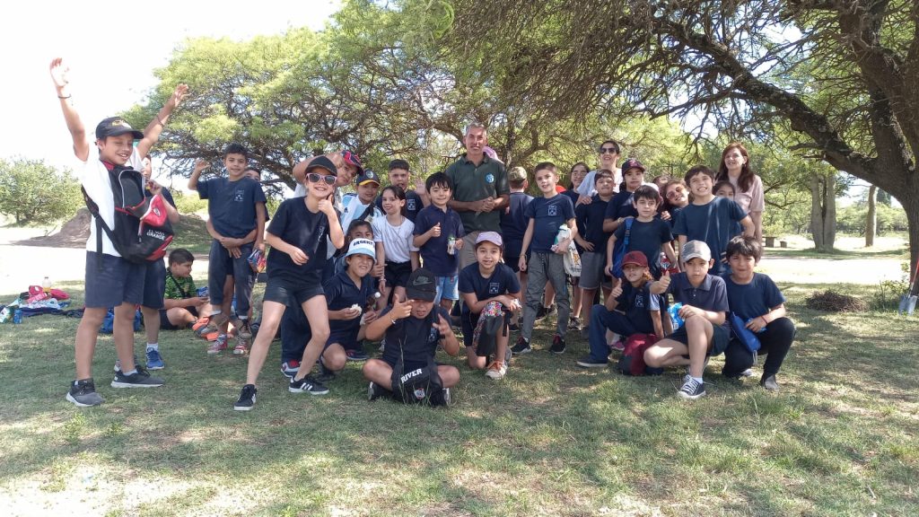 Con marcada adhesión de escuelas, instituciones y vecinos, sigue la reforestación del Parque Tau