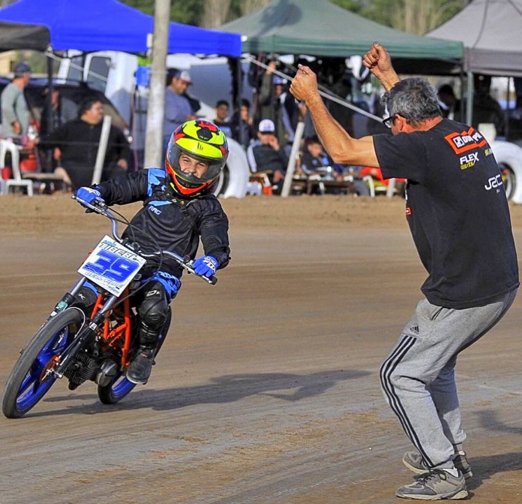 El bellvillense Lorenzo Tiberi se coronó campeón provincial de motociclismo