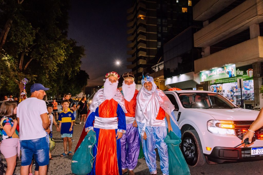 Bomberos, ángeles guardianes y reyes custodios de las ilusiones
