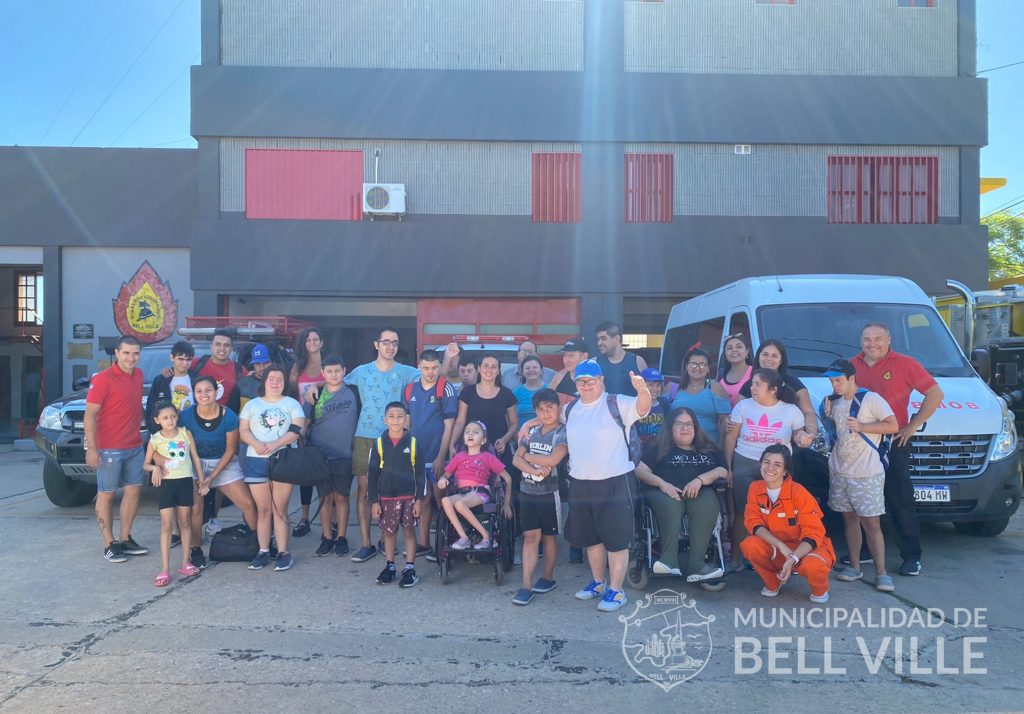 La Escuela de Verano Adaptada visitó a Bomberos Voluntarios