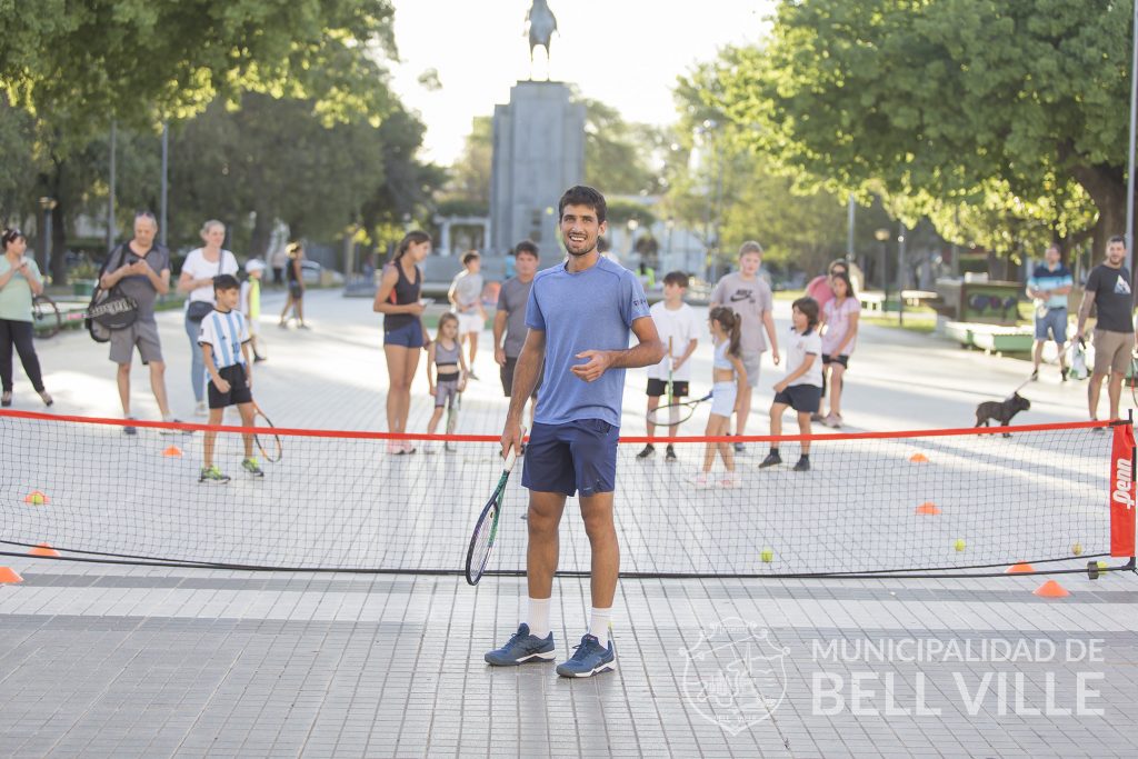 La jornada solidaria de tenis con Pedro Cachín de diciembre benefició al Hogar de Ancianos