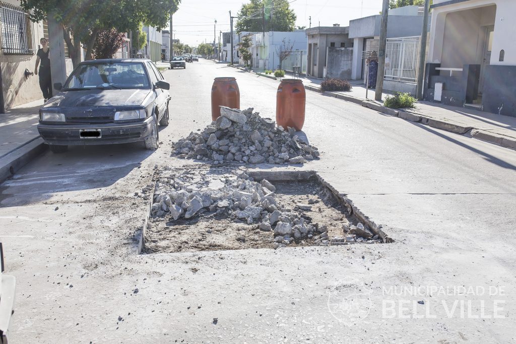 Continúan las reparaciones de calles