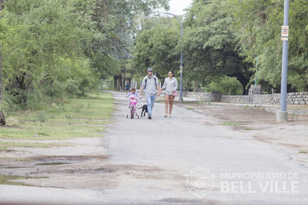 El Parque Tau, uno de los lugares más elegidos para caminatas y esparcimiento