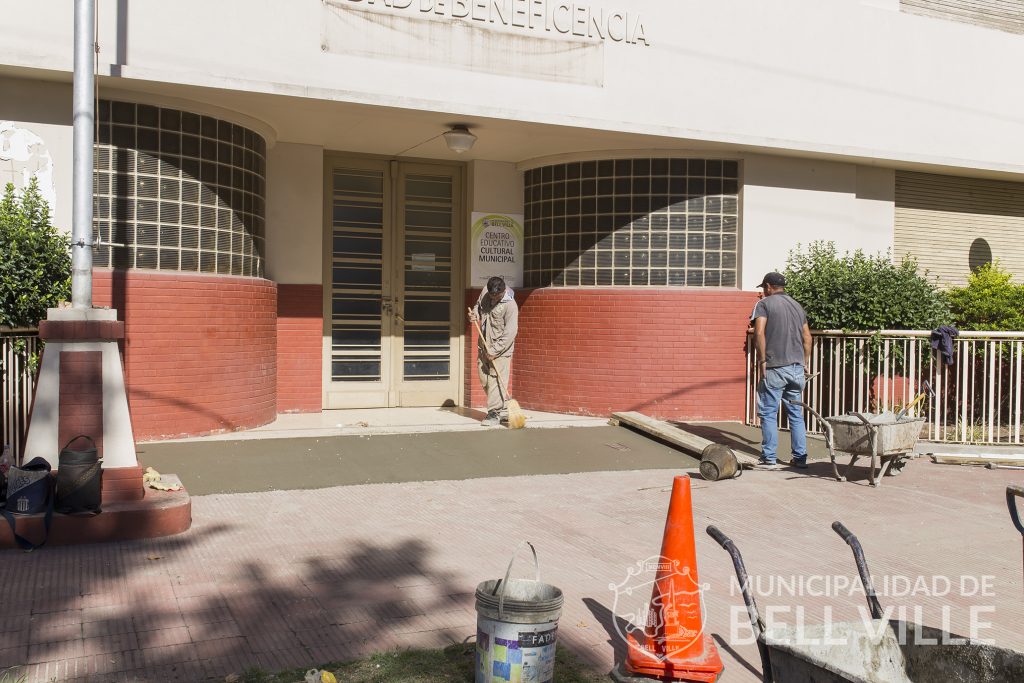 Construyen rampas de acceso en el Centro Cultural Municipal