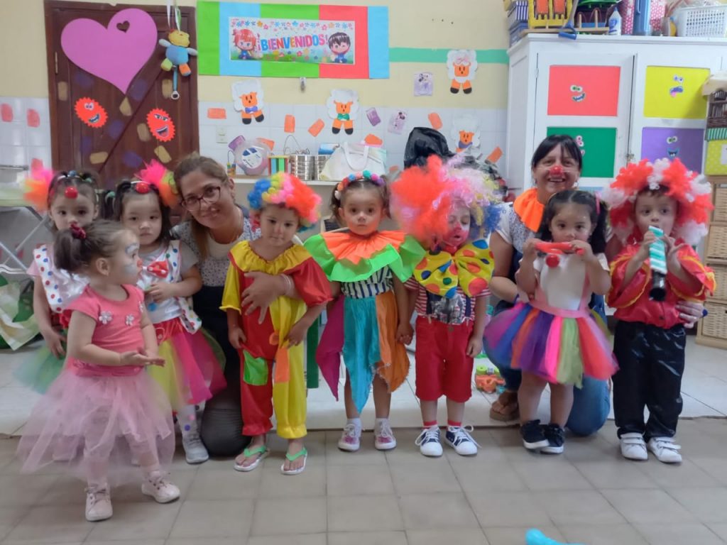 Colorido despliegue de movimientos en el cierre del año de la Casa del Niño