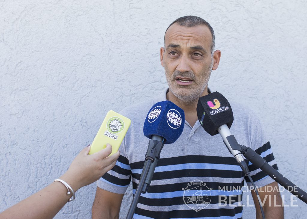 El incendio registrado en el depósito de ramas del basural está contenido