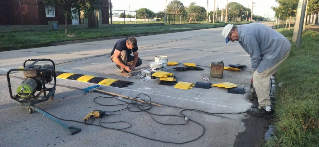 Instalan reductores de velocidad en calle Córdoba y avenida Angeloz