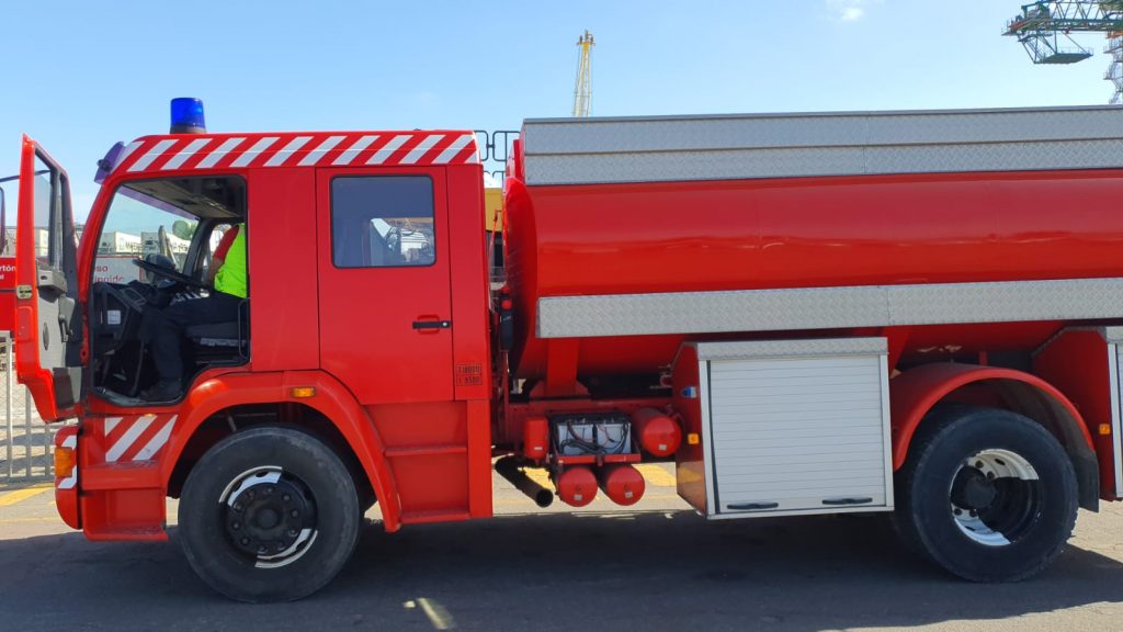 Ya llegó al país el camión cisterna para Bomberos Voluntarios adquirido con fondos municipales