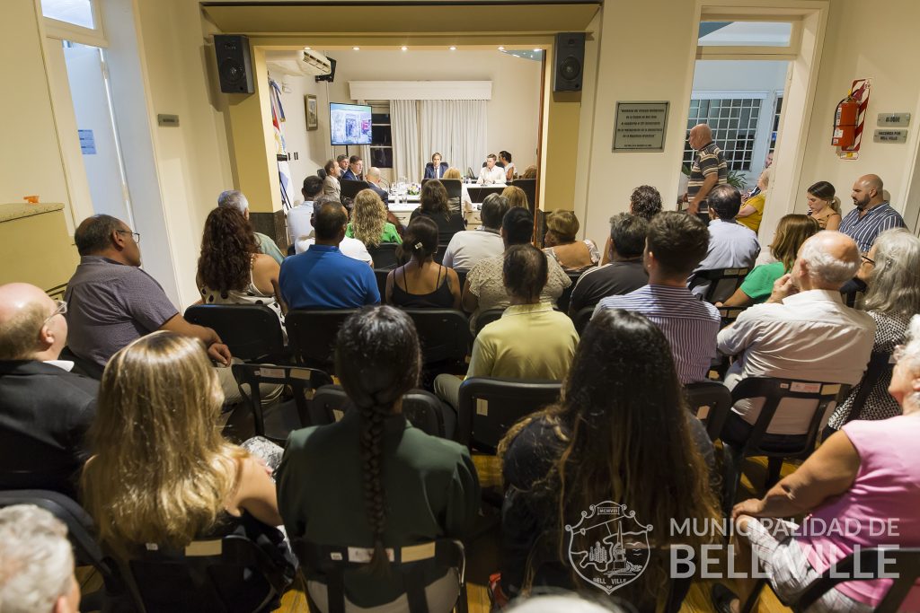El Dr. Briner invitó a los vecinos “a caminar por la avenida que hemos elegido para ver el crecimiento de la ciudad”