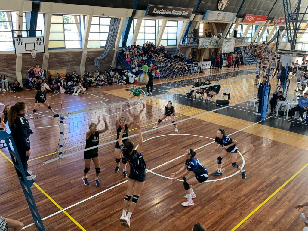 La ciudad abre su corazón para recibir a un millar más de personas por un torneo de Vóley