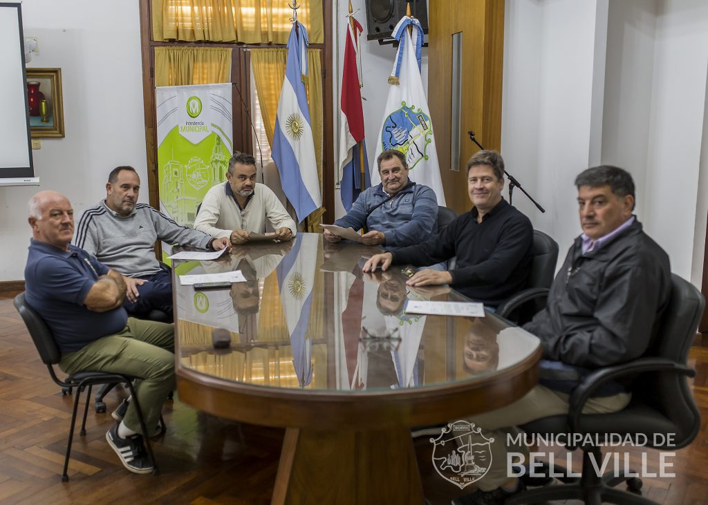 Vecinos felicitaron a encargados de áreas del municipio