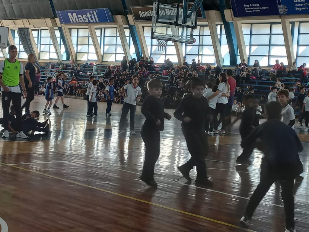 “Amijugando”, espacio recreativo entre alumnos del nivel primario para cultivar la amistad