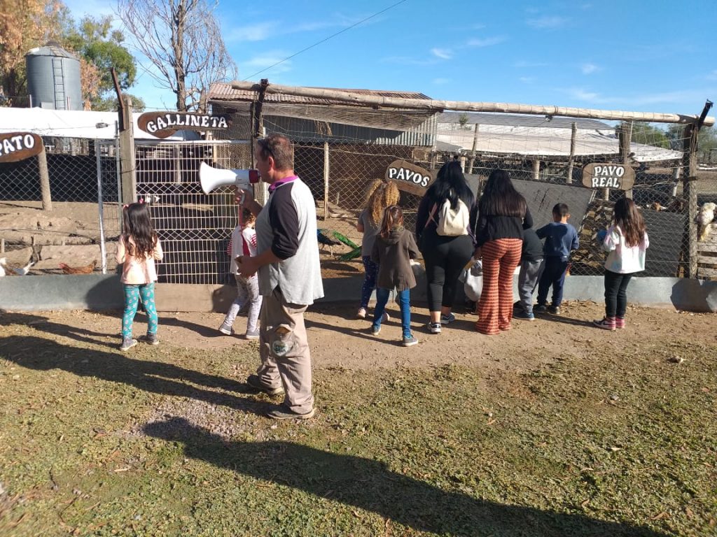 La Granja Edén de Villa María fue motivo de alegría y sorpresas para los pequeños de la Casa del Niño.