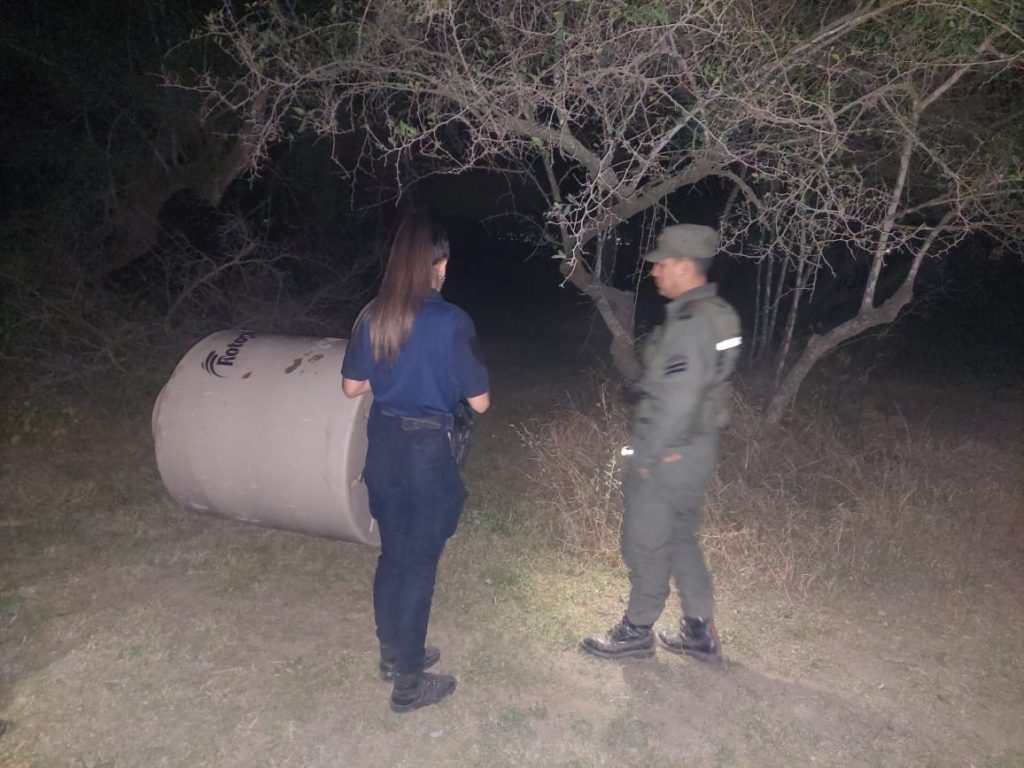 Gendarmes detuvieron a una persona mientras robaba un tanque para agua en el Parque Tau