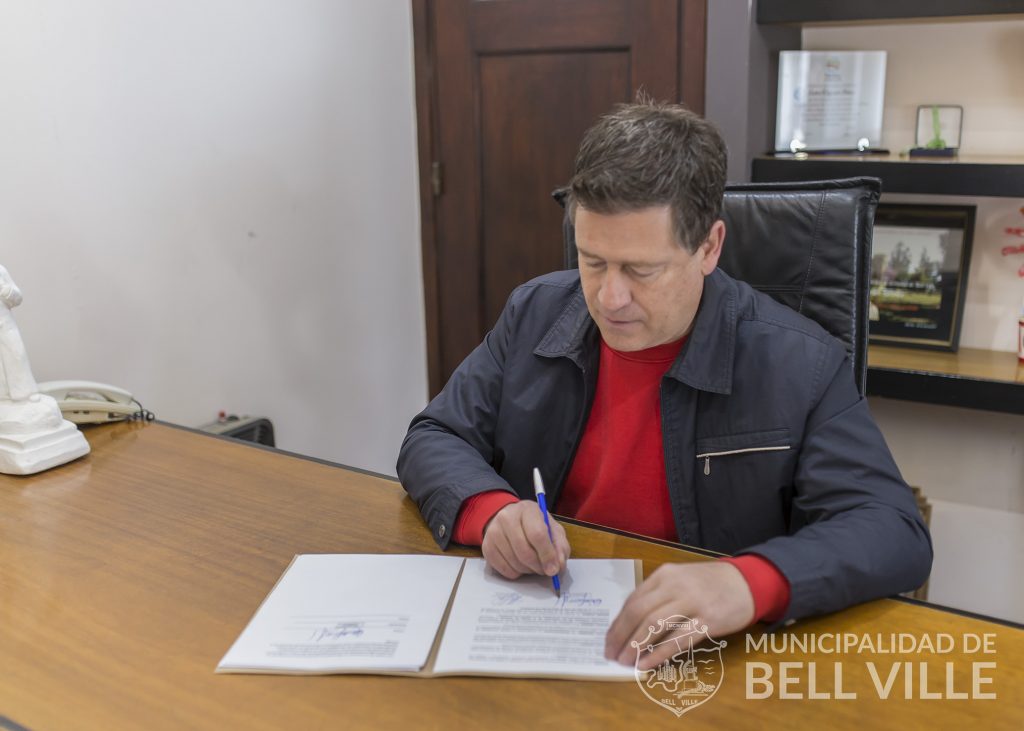 Municipio y Provincia firmaron convenio para mejorar la educación de jóvenes y adultos