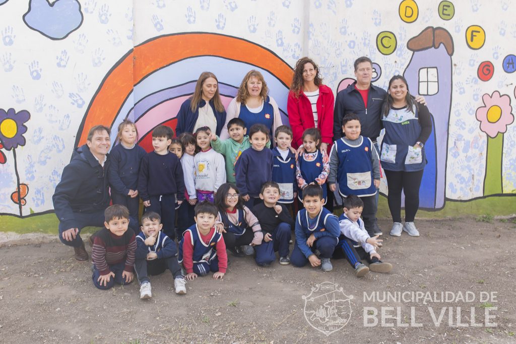 Núcleos Barriales llegó con bellas obras de muralismo al Jardín Provincia del Neuquén