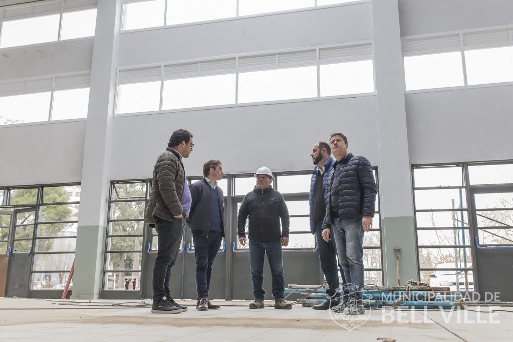 El intendente recorrió la obra del edificio propio del Profesorado Mariano Moreno