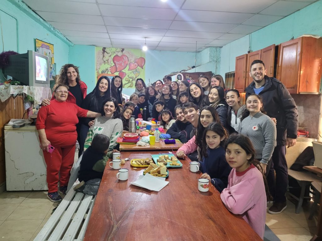 Misión solidaria y de cercanía de estudiantes del Colegio San José en el Centro Corazoncitos