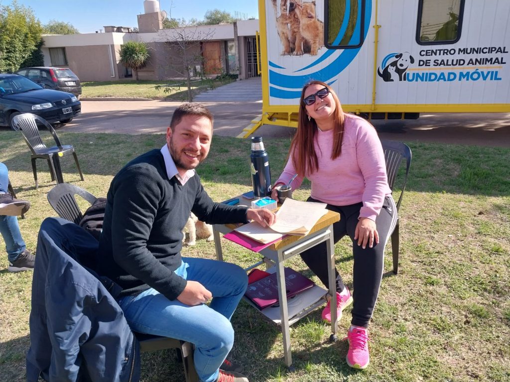 El castrador móvil continúa con su labor en barrios de la ciudad