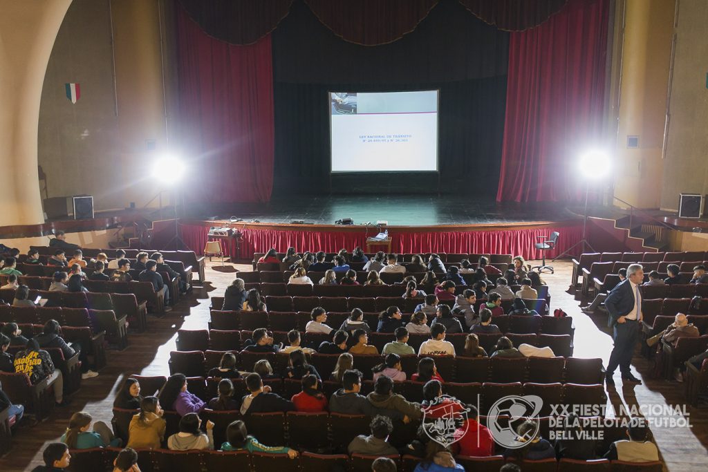 Más de 400 jóvenes están en condiciones de rendir examen por su primera licencia de conducir