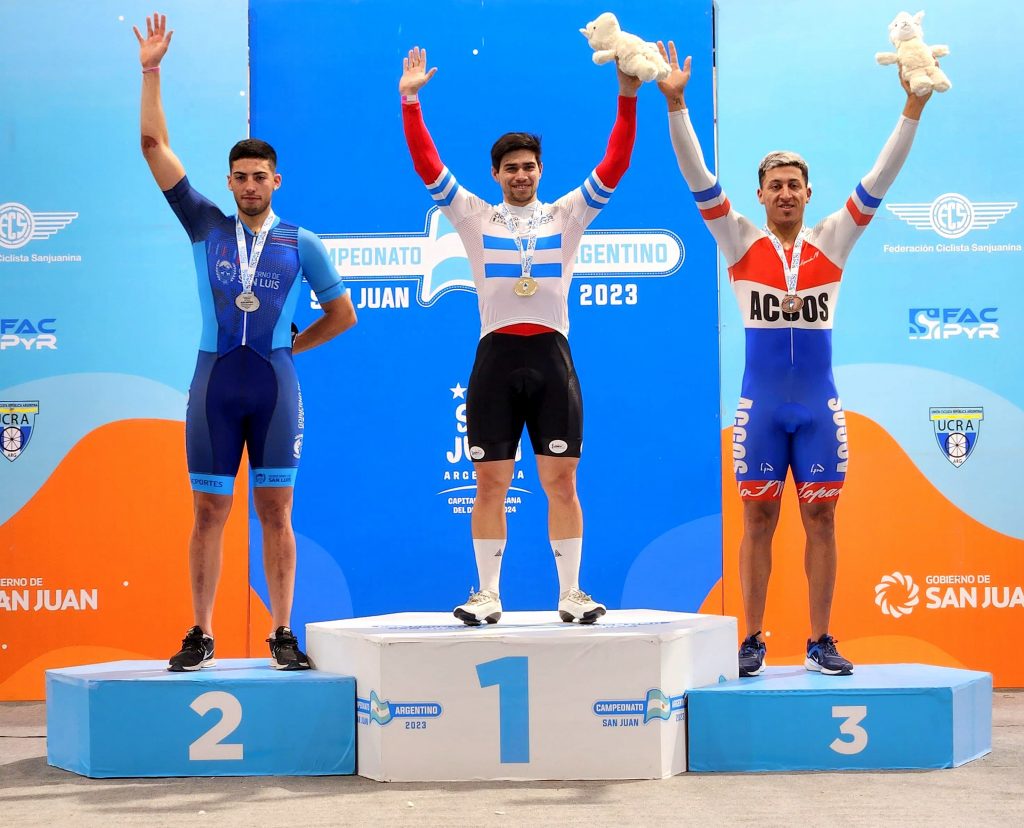 Podios de ciclistas bellvillenses en el Argentino de Pista