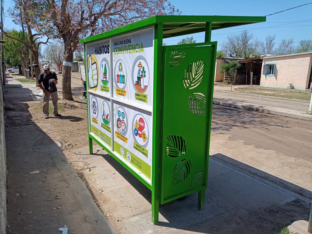 Instalaron otra garita-refugio para usuarios del transporte urbano de pasajeros