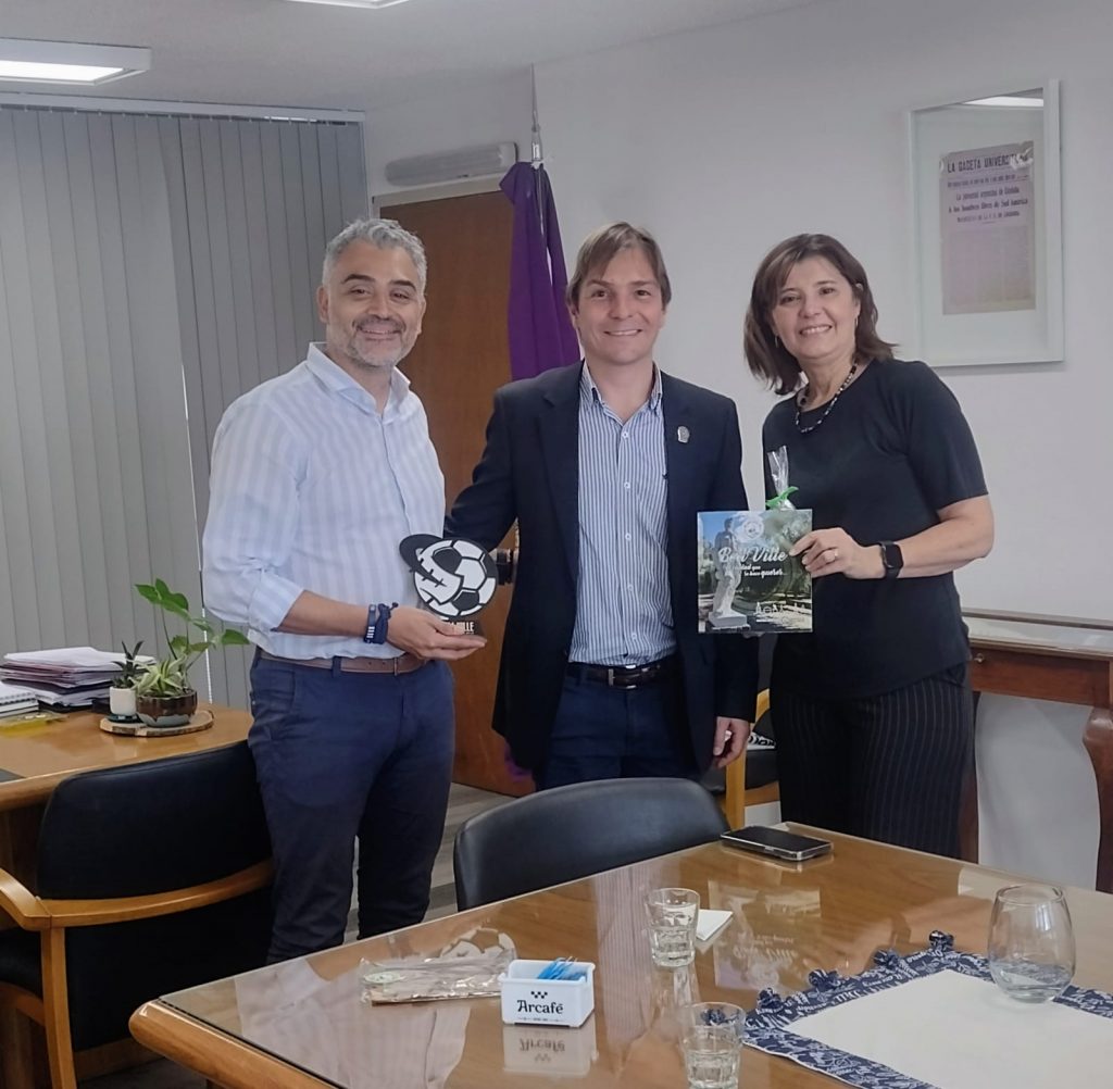 Interesante encuentro en la Facultad de Ciencias Económicas-UNC con el secretario de Economía