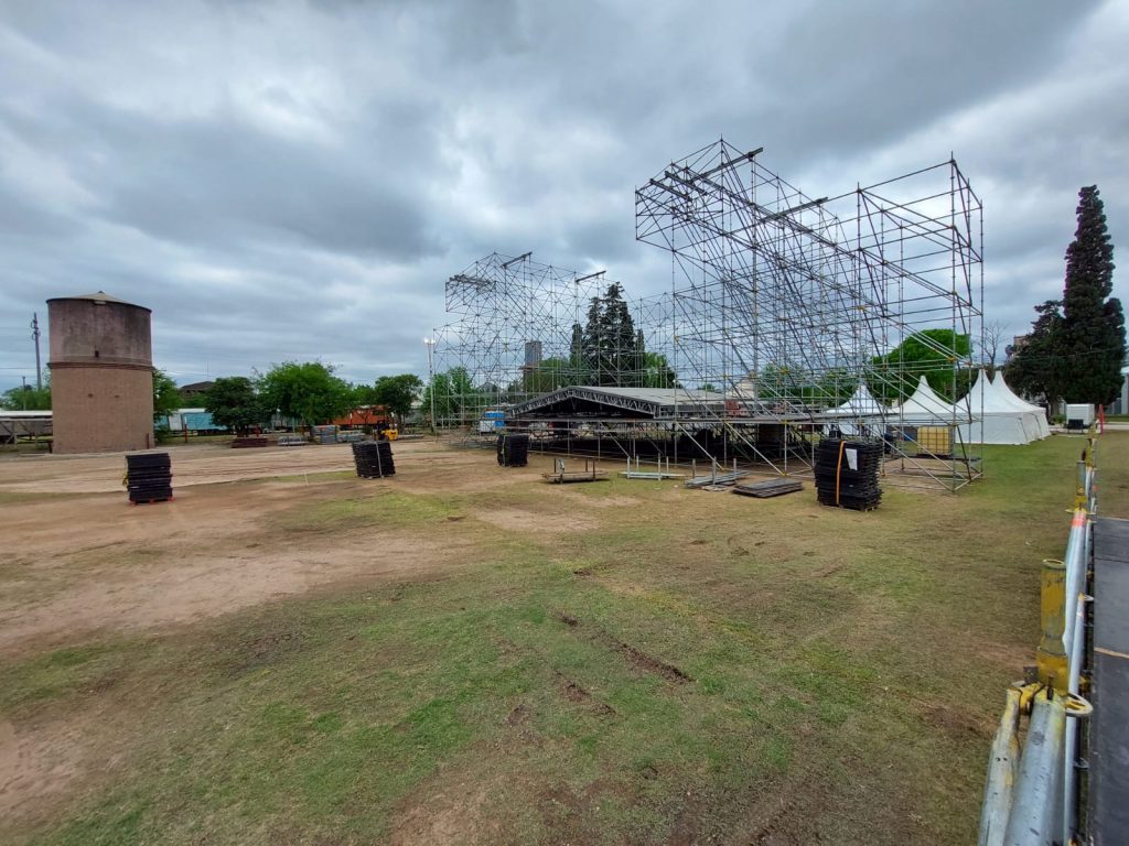Comienza a cobrar dimensión el majestuoso escenario de la Fiesta de la Pelota de Fútbol
