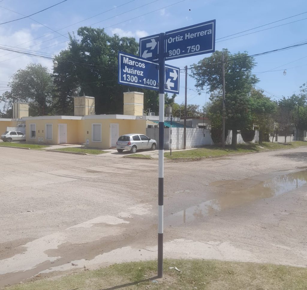 Prosigue la instalación de nomencladores en esquinas de la ciudad