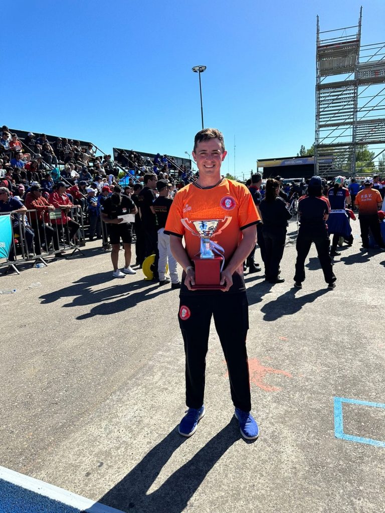 Un joven que es ejemplo de esfuerzo