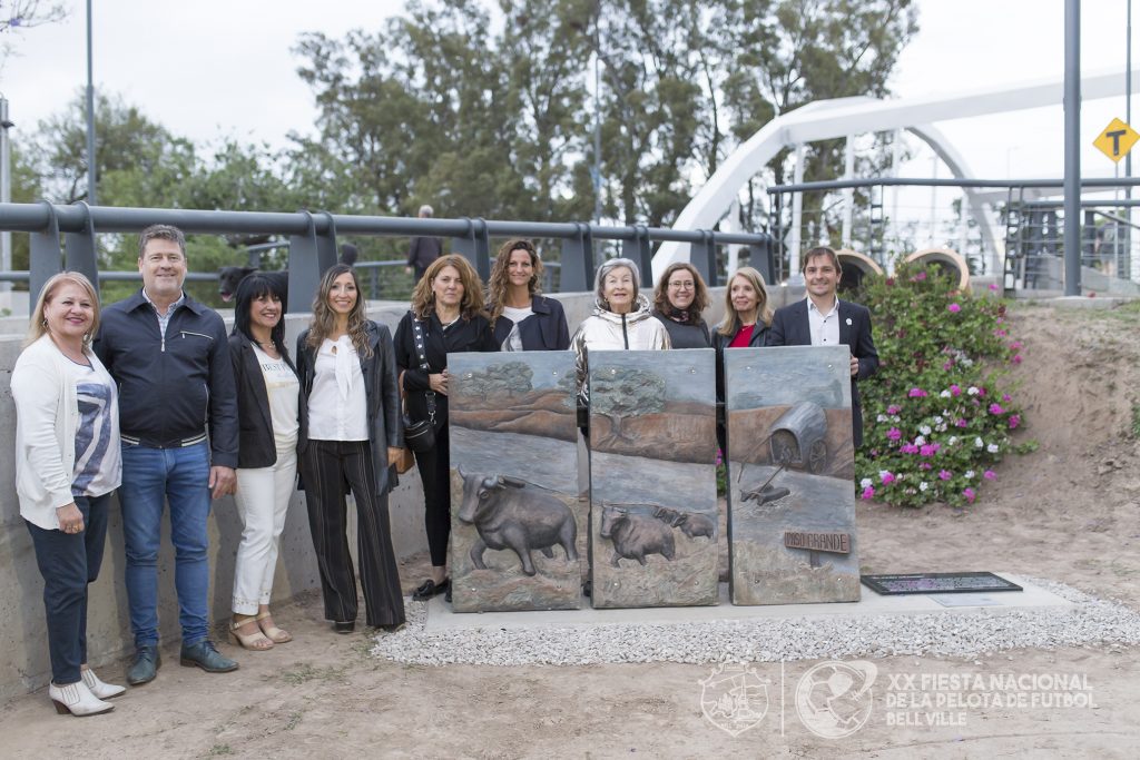 Ya se luce el tríptico del “Paso Grande” junto al puente Brigadier General Bustos